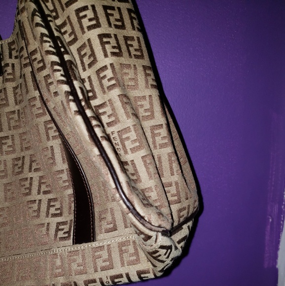 🐞 SOLD 🐞 Fendi Hobo Bag - Picture 4 of 7